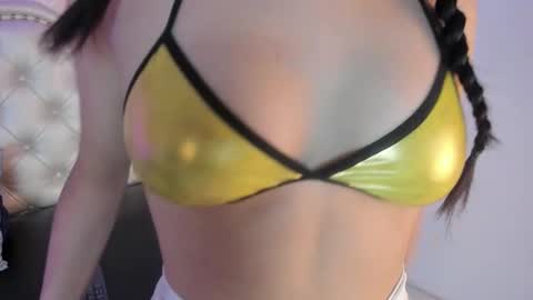 madhison_5 online show from 10.26.25