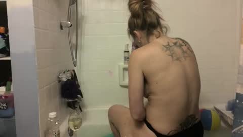 Snapshot of madie_ray chatting on 04.27.26 Madie Ray online show from 04.27.26