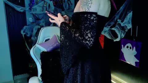 madison_jacksonn online show from 10.29.25