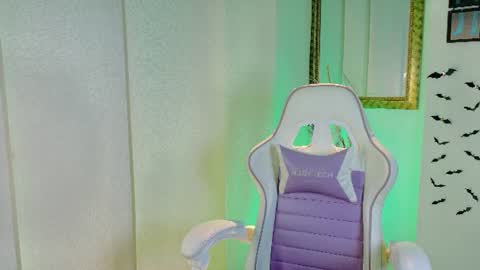 madison_jacksonn online show from 08.04.26