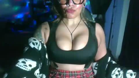 Snapshot of madisonjayde77 chatting on 01.28.25 MadisonJayde online show from 01.28.25