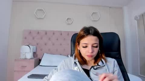 Snapshot of madisonsky_ chatting on 10.20.25 madison online show from 10.20.25