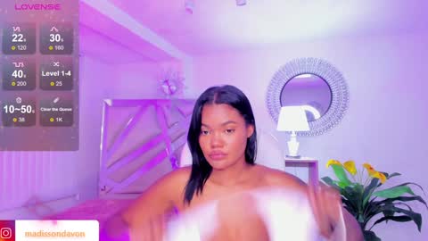 Snapshot of madisson_davon chatting on 12.23.24 Madisson Davon online show from 12.23.24