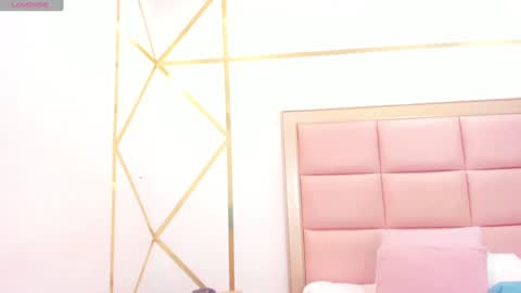 Snapshot of mady_edwards chatting on 12.25.24 Mady online show from 12.25.24