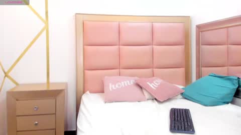 Snapshot of mady_edwards chatting on 01.06.25 Mady online show from 01.06.25