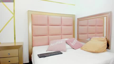 Snapshot of mady_edwards chatting on 01.18.25 Mady online show from 01.18.25