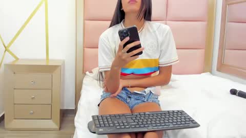 Snapshot of mady_edwards chatting on 01.18.25 Mady online show from 01.18.25