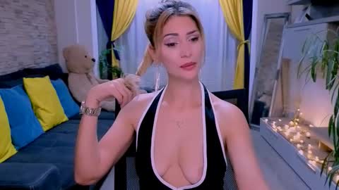 Madye Roberts online show from 12.22.25