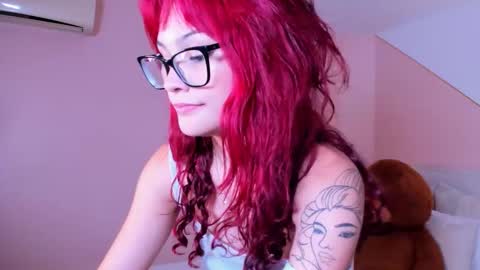 Mae Lyra online show from 01.08.26