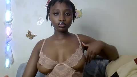 Maee online show from 11.11.25