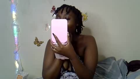 Maee online show from 11.18.25