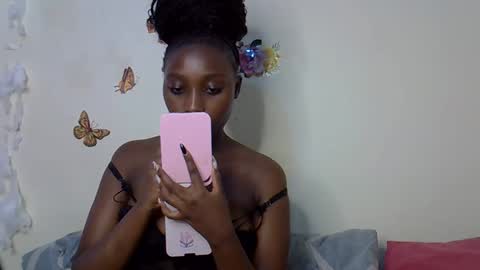 Maee online show from 11.26.25