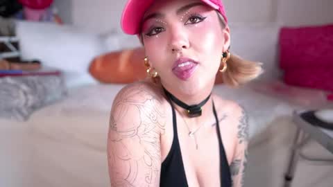 Maeve  schedule 11 am- 530 pm colombia time  online show from 04.17.26