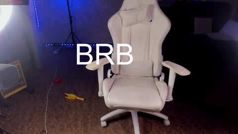 Maevee online show from 02.17.25