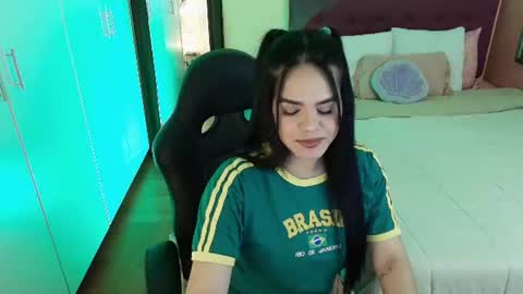 Snapshot of mafer_meow chatting on 06.27.26 Mafer Flor online show from 06.27.26