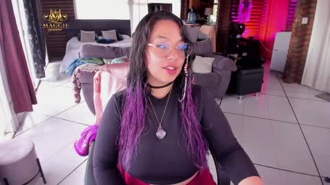 Snapshot of maggie_queen chatting on 04.26.26 Luna online show from 04.26.26