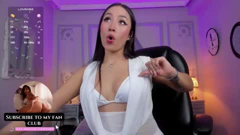Snapshot of maggietime chatting on 02.22.25 online show from 02.22.25