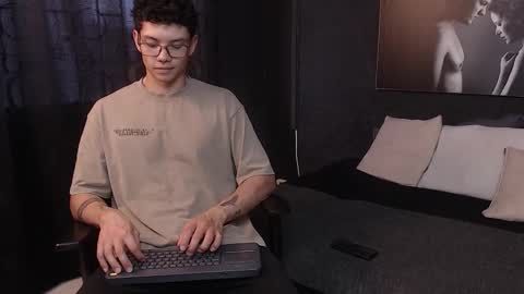 Damian Rivers online show from 12.18.25