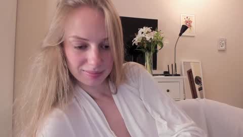 Snapshot of magic_couple13 chatting on 01.30.25 Alice  online show from 01.30.25