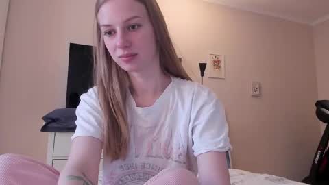 Snapshot of magic_couple13 chatting on 02.14.25 Alice  online show from 02.14.25