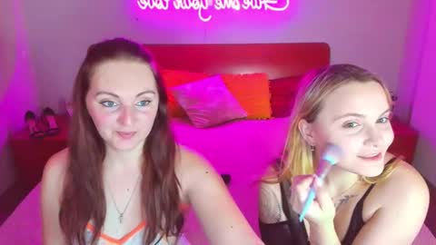 Snapshot of magiceyess chatting on 02.18.25 Lili and Bella online show from 02.18.25