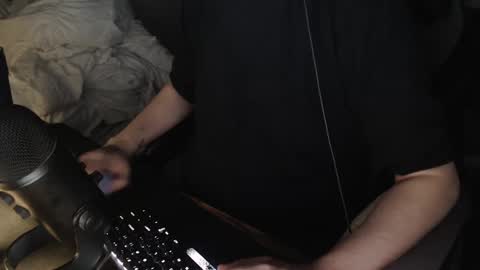 Snapshot of magicjawn chatting on 01.01.25 magicjawn online show from 01.01.25