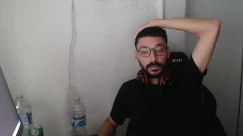 Snapshot of magicjawn chatting on 10.29.25 magicjawn online show from 10.29.25