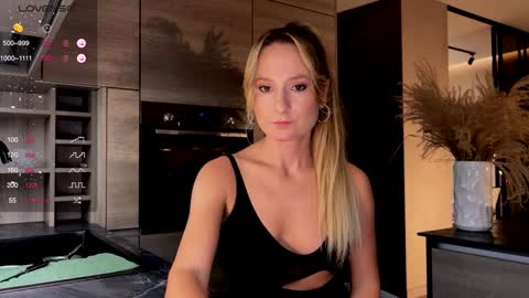 Snapshot of magicpeaach chatting on 12.01.24 magicpeaach online show from 12.01.24