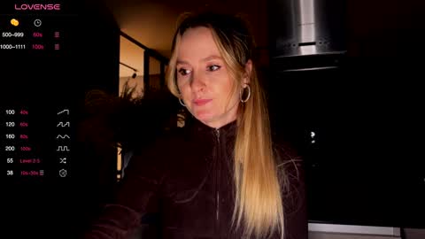 Snapshot of magicpeaach chatting on 12.13.24 magicpeaach online show from 12.13.24