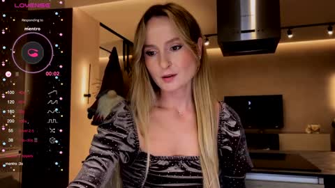 Snapshot of magicpeaach chatting on 12.20.24 magicpeaach online show from 12.20.24