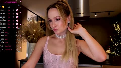 Snapshot of magicpeaach chatting on 01.14.25 magicpeaach online show from 01.14.25