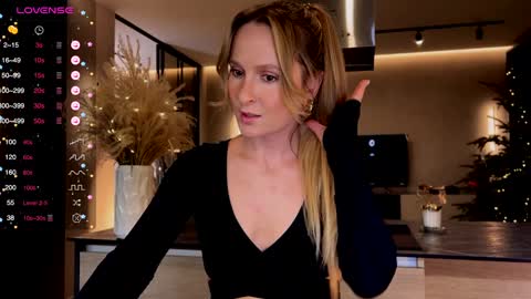 Snapshot of magicpeaach chatting on 01.16.25 magicpeaach online show from 01.16.25