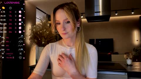 Snapshot of magicpeaach chatting on 01.18.25 magicpeaach online show from 01.18.25