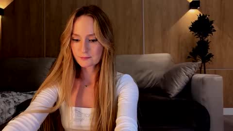 Snapshot of magicpeaach chatting on 02.06.25 magicpeaach online show from 02.06.25