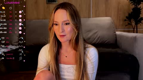 Snapshot of magicpeaach chatting on 02.06.25 magicpeaach online show from 02.06.25