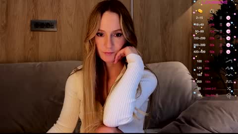 Snapshot of magicpeaach chatting on 02.08.25 magicpeaach online show from 02.08.25