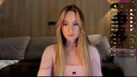 Snapshot of magicpeaach chatting on 02.13.25 magicpeaach online show from 02.13.25