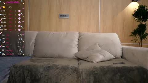 Snapshot of magicpeaach chatting on 03.01.25 magicpeaach online show from 03.01.25