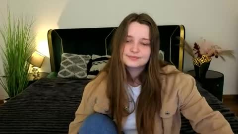 Snapshot of magicpeachhs chatting on 05.11.26 Emily online show from 05.11.26
