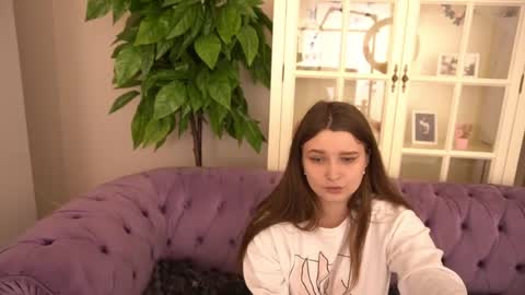 Snapshot of magicpeachhs chatting on 05.19.26 Emily online show from 05.19.26