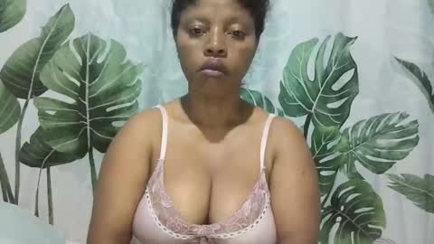 Snapshot of magniah chatting on 11.25.25 magniah online show from 11.25.25