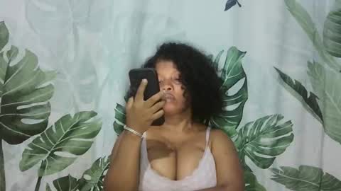 Snapshot of magniah chatting on 11.25.25 magniah online show from 11.25.25