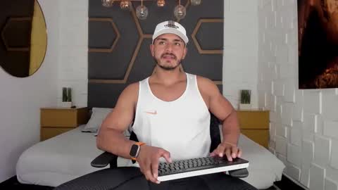 Snapshot of magnusclark chatting on 09.15.25 Magnusclark online show from 09.15.25