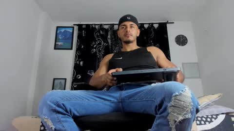 Snapshot of magnusclark chatting on 10.01.25 Magnusclark online show from 10.01.25