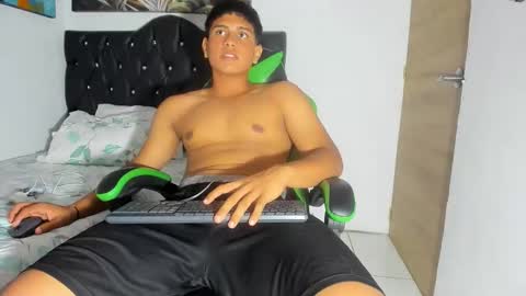 Snapshot of magnust_miller_ chatting on 04.14.26 M A G N U S T online show from 04.14.26