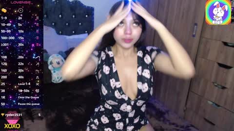 Snapshot of maiaa_evans chatting on 12.20.24    t  online show from 12.20.24