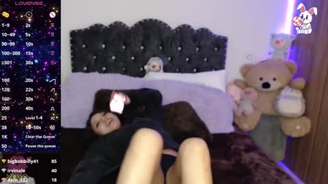 Snapshot of maiaa_evans chatting on 12.28.24    t  online show from 12.28.24