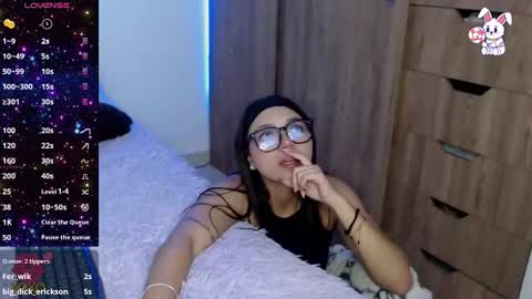 Snapshot of maiaa_evans chatting on 02.25.25    t  online show from 02.25.25