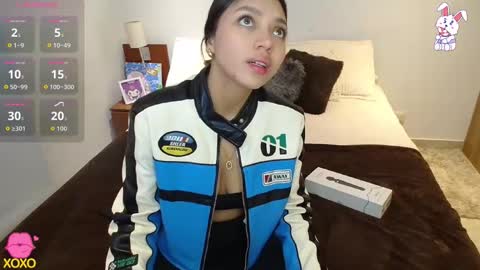 Snapshot of maiaa_evans chatting on 09.17.25    t  online show from 09.17.25