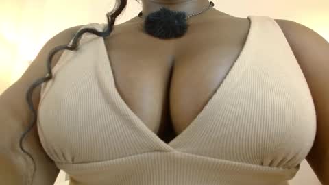 Maia Charris online show from 11.12.25